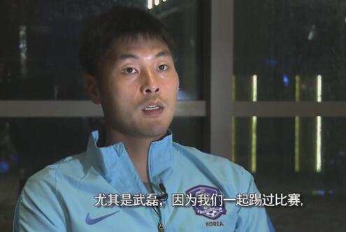 两男吃奶玩乳尖激烈